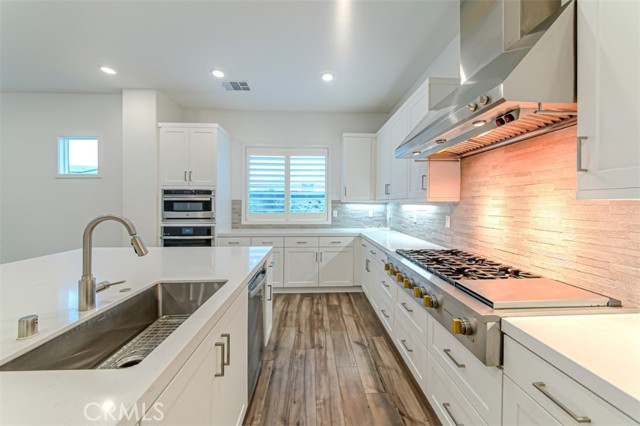 Detail Gallery Image 9 of 56 For 27503 Golden Currant, Valencia,  CA 91381 - 5 Beds | 4/1 Baths