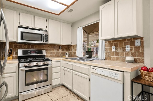 Detail Gallery Image 16 of 36 For 16151 Nippet Lane, Moreno Valley,  CA 92551 - 3 Beds | 2 Baths