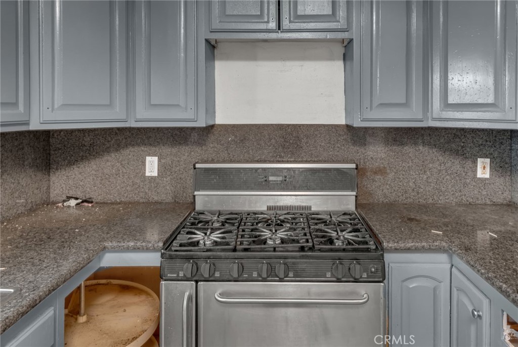 https://media.crmls.org/medias/87b18c65-ce09-461a-93a6-49dd5d09c5af.jpg?preset=X-Large