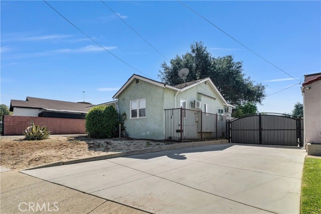 Detail Gallery Image 3 of 28 For 462 W Orange Grove, Pomona,  CA 91768 - 3 Beds | 2 Baths