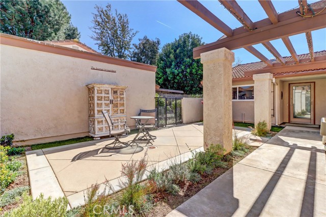 Spacious Front Courtyard & Entrance