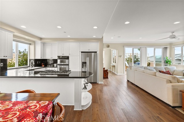 710 11th Street, Hermosa Beach CA: https://media.crmls.org/medias/87b1ce85-844d-453d-9f9b-9dd308288470.jpg