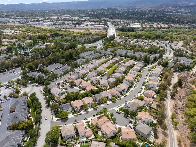 24120 Victoria Ln, Valencia CA: https://media.crmls.org/medias/87b1f085-ab28-4022-8ce6-0979a6d63a1a.jpg