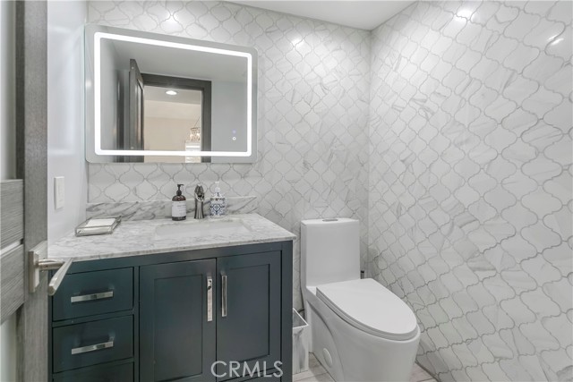 10670 Deering Avenue, Chatsworth CA: https://media.crmls.org/medias/87b228cb-86f3-4a7f-9af9-1f28d202e21b.jpg