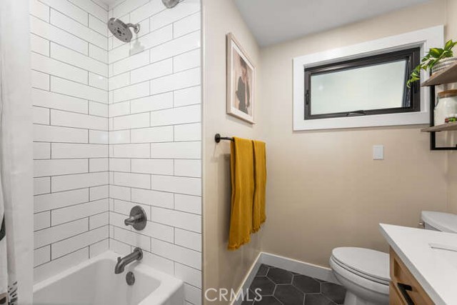 3650 Claremore Avenue, Long Beach CA: https://media.crmls.org/medias/87b2d12b-f961-4e9f-8508-7673c9d4e39f.jpg