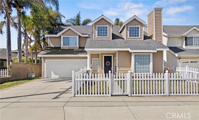 Detail Gallery Image 1 of 37 For 1813 Huntington St, Huntington Beach,  CA 92648 - 4 Beds | 3/1 Baths