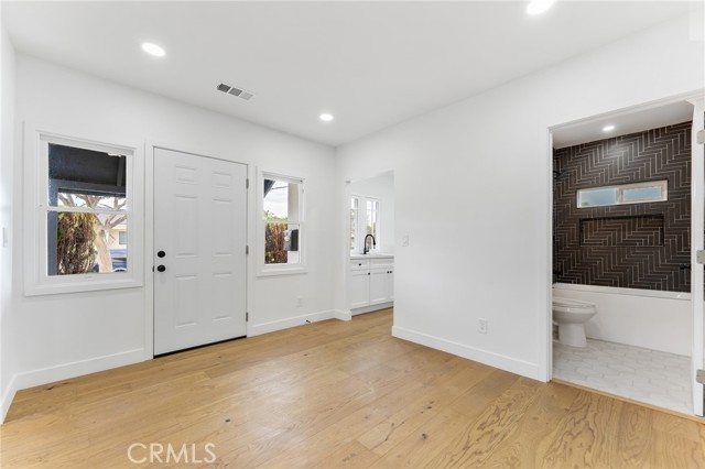Detail Gallery Image 7 of 28 For 2560 Las Flores St, Alhambra,  CA 91803 - 2 Beds | 1 Baths