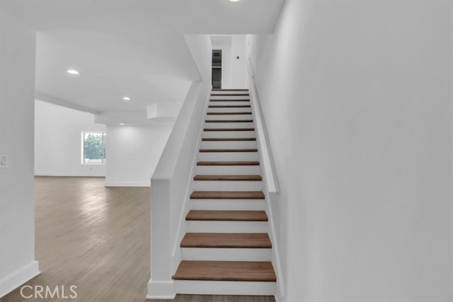 390 S Sepulveda Boulevard, Brentwood CA: https://media.crmls.org/medias/87b3dd9a-3315-4800-8891-62df0d766a6e.jpg