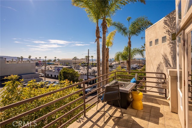 1401 Manhattan Ave, Hermosa Beach, California 90254, 4 Bedrooms Bedrooms, ,2 BathroomsBathrooms,Residential,Sold,Manhattan Ave,SB22023930