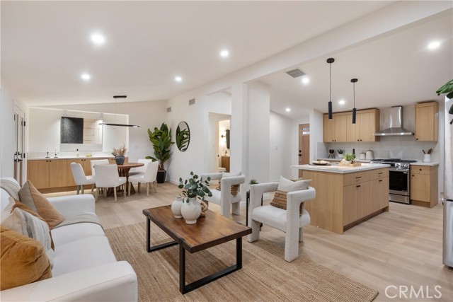 Detail Gallery Image 13 of 32 For 20110 Flallon, Lakewood,  CA 90715 - 4 Beds | 2 Baths