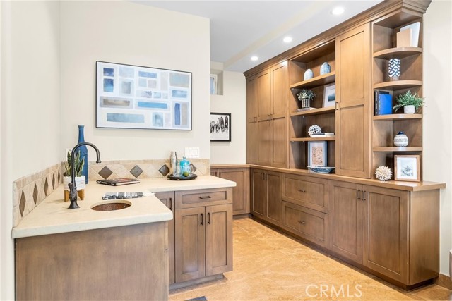 Wet bar, built-ins in lower level bonus room