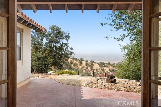 30721 Condor Place, Tehachapi CA: https://media.crmls.org/medias/87b5574b-89b5-4391-8c66-4df1568fe6af.jpg