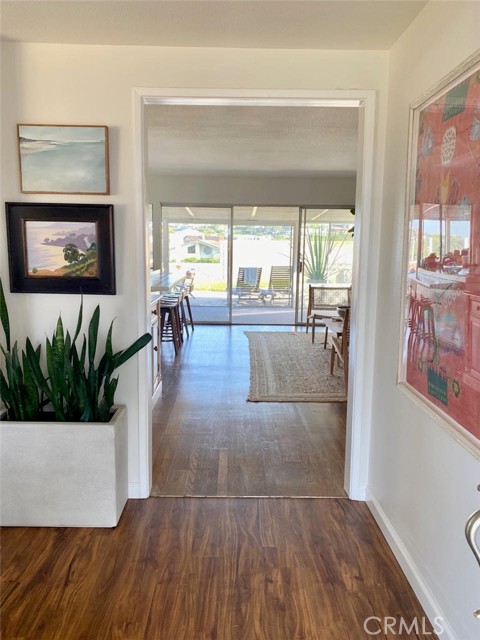 935 Tiller Way, Corona del Mar CA: https://media.crmls.org/medias/87b5594e-aee2-47de-b33f-24d0c84a2fbd.jpg