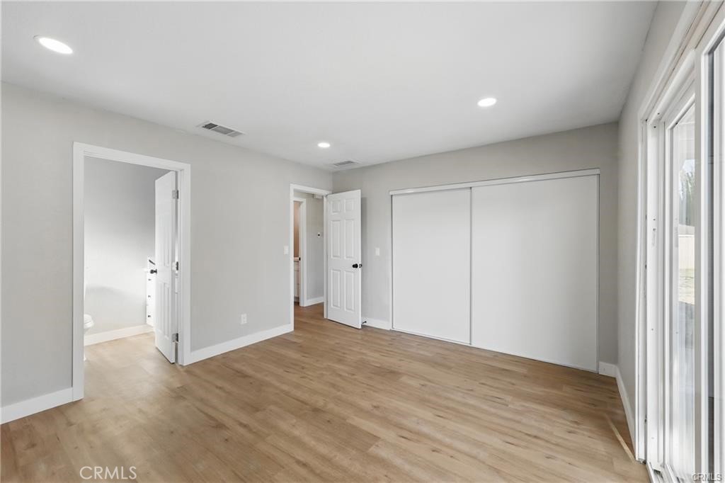 https://media.crmls.org/medias/87b5cc7e-f71c-451e-9fa1-aafb51a6dcb6.jpg?preset=X-Large