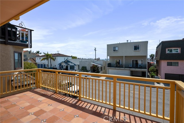 738 Manhattan Avenue, Hermosa Beach, California 90254, 5 Bedrooms Bedrooms, ,3 BathroomsBathrooms,Residential,Sold,Manhattan,SB23159527