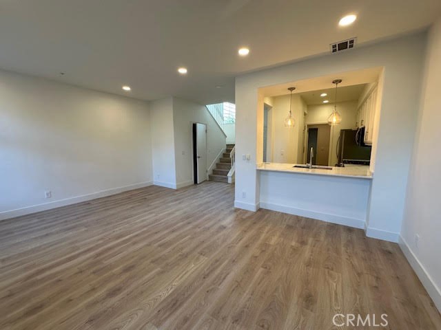 Detail Gallery Image 9 of 22 For 552 Shoal Cir, Redwood City,  CA 94065 - 2 Beds | 2/1 Baths