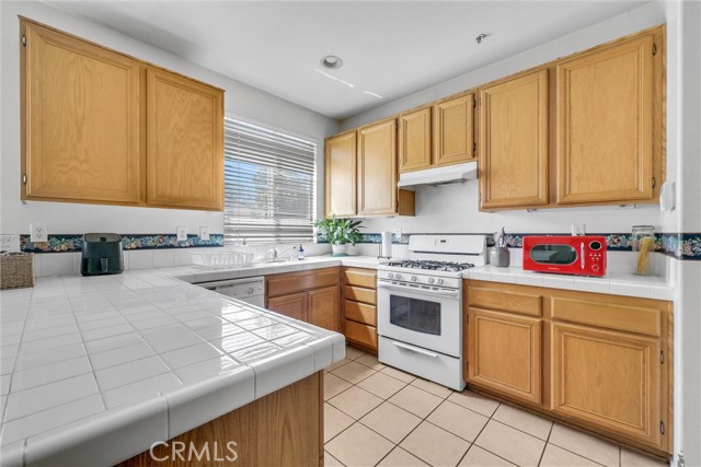 Detail Gallery Image 10 of 39 For 5762 Pine Valley, Fontana,  CA 92336 - 3 Beds | 2/1 Baths