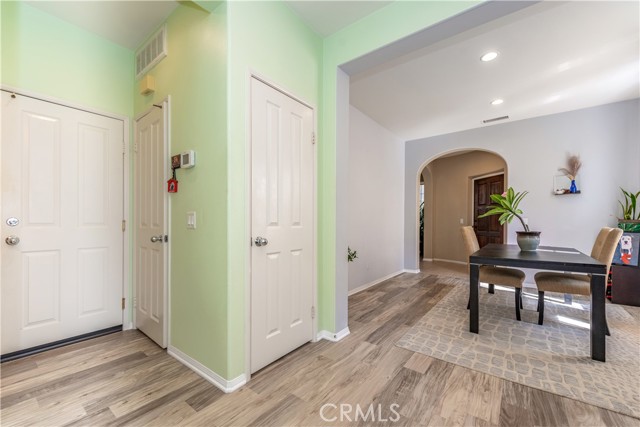 80 Great, Irvine CA: https://media.crmls.org/medias/87b70deb-1ee1-4a9e-9039-225dac7f14d7.jpg