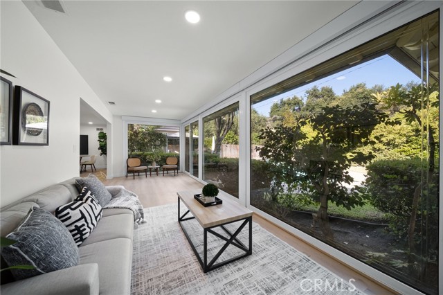 1648 Highland Oaks Drive, Arcadia CA: https://media.crmls.org/medias/87b7a299-d64c-4bd8-a0a9-75d1c6e5311f.jpg