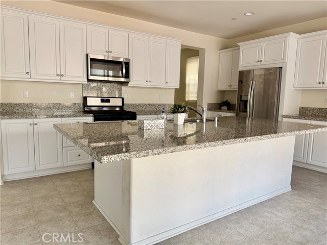 Detail Gallery Image 4 of 17 For 3210 E Rutherford Dr, Ontario,  CA 91761 - 4 Beds | 3 Baths