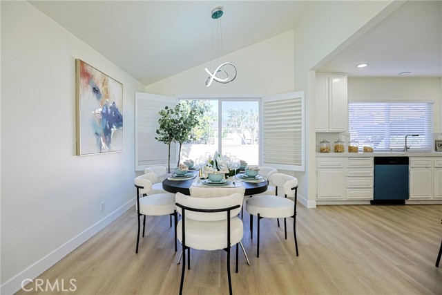 Detail Gallery Image 16 of 68 For 2301 W Manly, Santa Ana,  CA 92704 - 4 Beds | 2/1 Baths