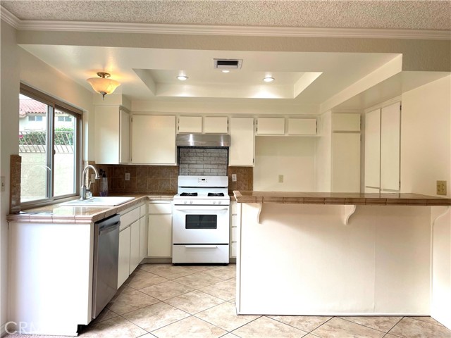 1077 Santo Antonio S Drive, Colton CA: https://media.crmls.org/medias/87b853d1-7bae-409c-96ec-83d5c25825ff.jpg