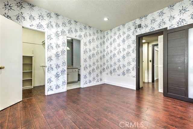 Detail Gallery Image 3 of 39 For 17522 Sherman Way #202,  Van Nuys,  CA 91406 - 2 Beds | 3 Baths