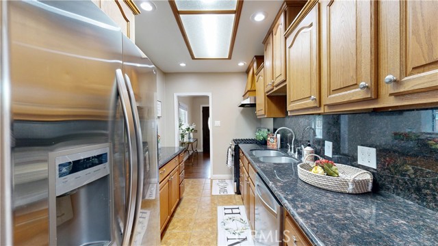 Detail Gallery Image 10 of 22 For 309 E J St, Ontario,  CA 91764 - 2 Beds | 1 Baths