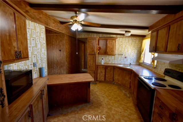 Detail Gallery Image 4 of 13 For 10913 Apache Rd, Montague,  CA 96064 - 2 Beds | 2 Baths