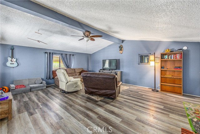7717 Church Avenue, Highland CA: https://media.crmls.org/medias/87b974c5-056a-4154-814c-5858b4a9d483.jpg