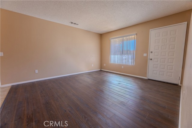 Detail Gallery Image 4 of 20 For 1103 Roosevelt, Lake Elsinore,  CA 92530 - 3 Beds | 1/1 Baths