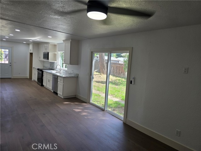 Detail Gallery Image 7 of 21 For 25162 N. Center, Los Molinos,  CA 96055 - 2 Beds | 2 Baths