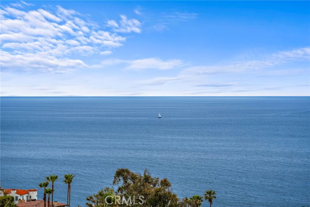 Detail Gallery Image 1 of 22 For 2482 Glenneyre St, Laguna Beach,  CA 92651 - 3 Beds | 3/1 Baths