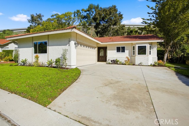 Detail Gallery Image 3 of 52 For 1069 Belleza St, Camarillo,  CA 93012 - 2 Beds | 2 Baths