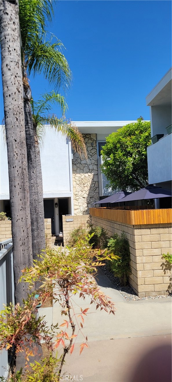 4251 W Sarah Street, Burbank CA: https://media.crmls.org/medias/87bce9c8-33e9-456f-9a47-c2425d487750.jpg