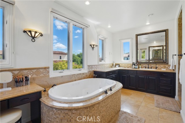 Detail Gallery Image 28 of 53 For 3805 Prado De Las Uvas, Calabasas,  CA 91302 - 5 Beds | 6/1 Baths
