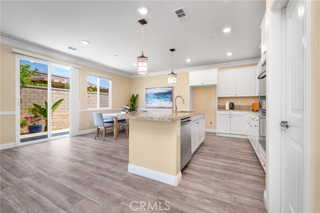 12010 Santiam Court, Jurupa Valley CA: https://media.crmls.org/medias/87bcf8d6-b424-4564-86d1-fb57847547d7.jpg