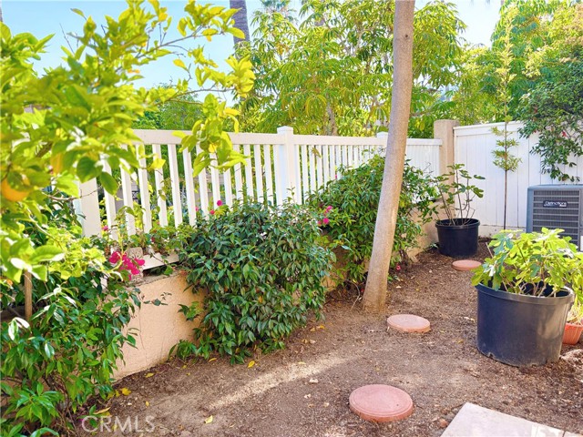 4 Las Flores, Aliso Viejo CA: https://media.crmls.org/medias/87bd5481-415e-442f-ac27-d518d95a6f16.jpg