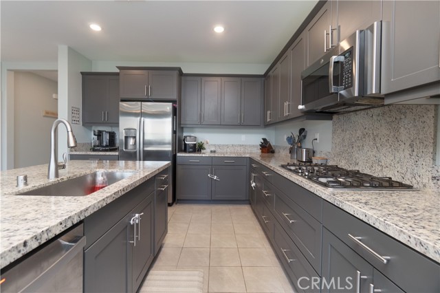 561 Yukon Rd, Rialto, CA 92377 photo 7