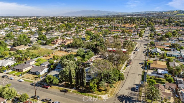 Detail Gallery Image 2 of 42 For 318 E 11th St, Pomona,  CA 91766 - 5 Beds | 2/1 Baths