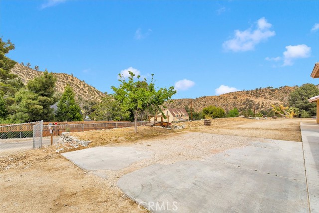 1679 Desert Front Road, Wrightwood CA: https://media.crmls.org/medias/87bd9a7d-f9dd-446a-8ee5-572afd419001.jpg