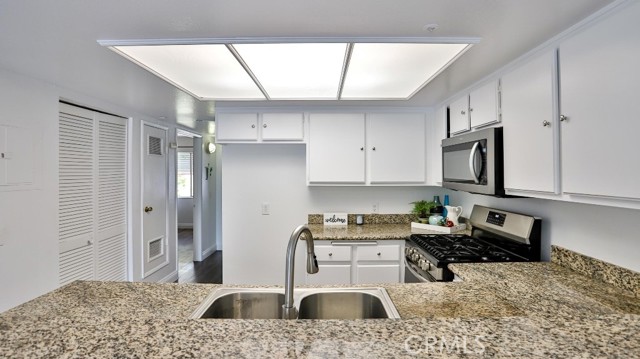 Detail Gallery Image 5 of 46 For 12591 Westminster Ave #210,  Garden Grove,  CA 92843 - 2 Beds | 2 Baths