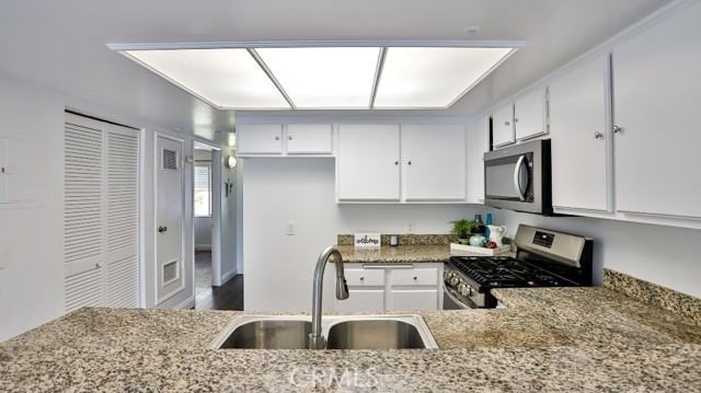 Detail Gallery Image 5 of 46 For 12591 Westminster Ave #210,  Garden Grove,  CA 92843 - 2 Beds | 2 Baths