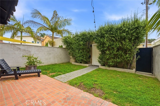 Detail Gallery Image 23 of 47 For 220 Detroit Ave, Huntington Beach,  CA 92648 - 3 Beds | 2/1 Baths