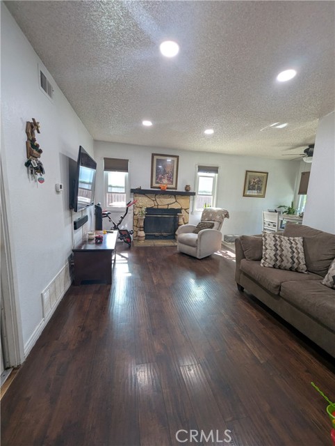 Detail Gallery Image 10 of 43 For 7852 Grace Ave, Fontana,  CA 92336 - 3 Beds | 2/1 Baths