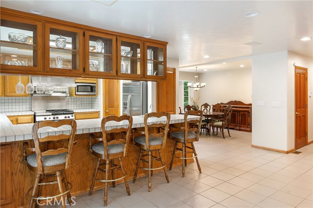 Detail Gallery Image 8 of 40 For 27442 Meadow Bay Dr, Lake Arrowhead,  CA 92352 - 4 Beds | 3/1 Baths