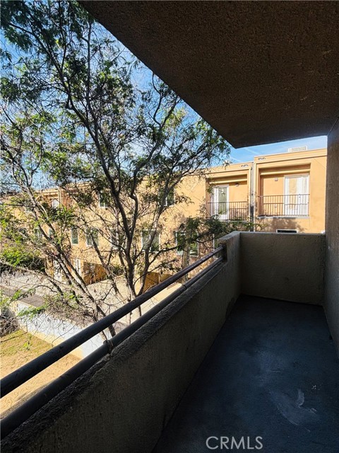 10901 LAUREL CNY BLVD #209, San Fernando CA: https://media.crmls.org/medias/87c16008-1031-4892-86fe-7a4569ab2c60.jpg