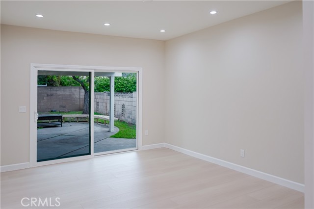 Detail Gallery Image 7 of 44 For 16840 Superior St, Northridge,  CA 91343 - 4 Beds | 3 Baths