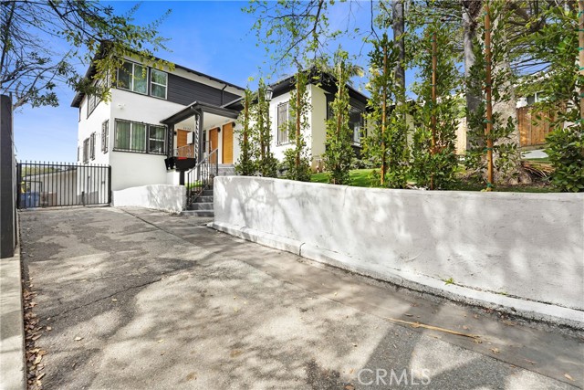 Detail Gallery Image 2 of 15 For 2822 1/2 Waverly Dr, Los Angeles,  CA 90039 - 3 Beds | 2 Baths