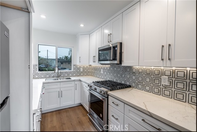 Detail Gallery Image 12 of 73 For 3362 Bellota, Los Angeles,  CA 90027 - 5 Beds | 5 Baths